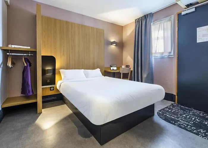 Hotel Sud Porte D'espagne 2*