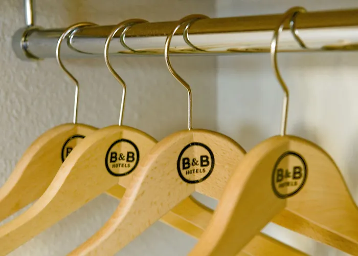 Hotel Sud Porte D'espagne 2*