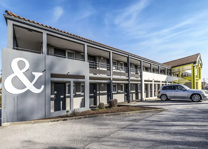 Sud Porte D'espagne Hotel